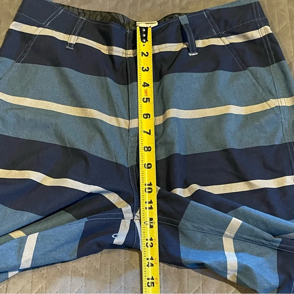 Oakley shorts mens size 30 EUC‎ blue/white